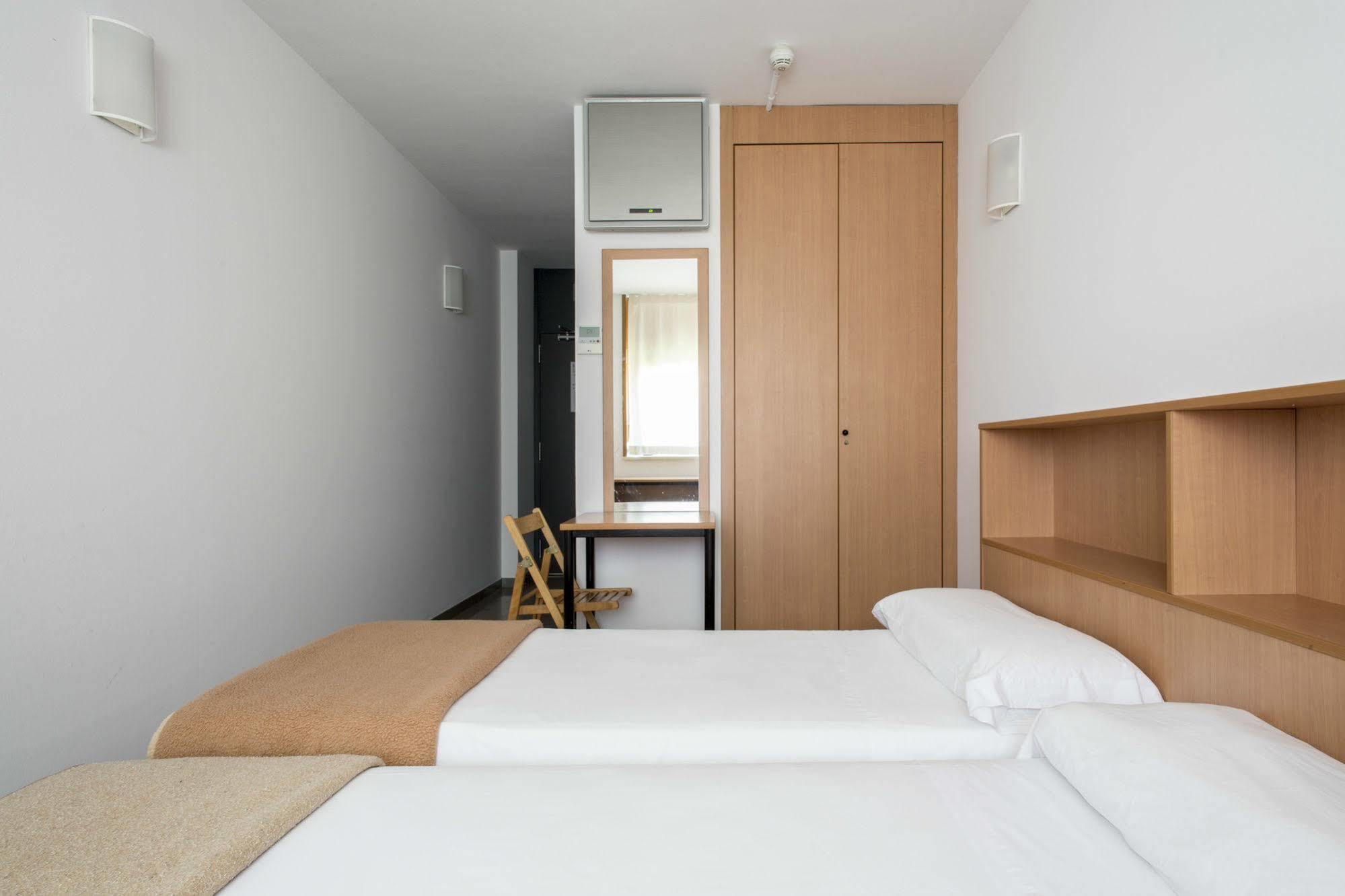 Residencia Universitaria Resa Campus De Montilivi Auberge de jeunesse *